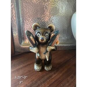 Vintage Victoria Ceramics Bear Holding Trout Salt Pepper Shakers Cabin‎ Woodland